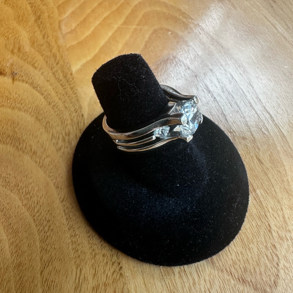 Ring - Picture 3 of 3